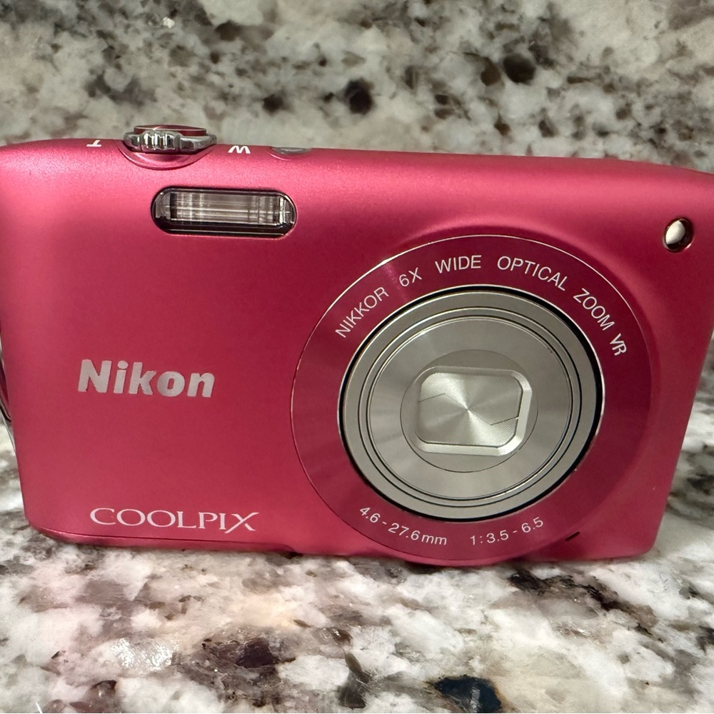 Pink Nikon Coolpix S3300 - with case
